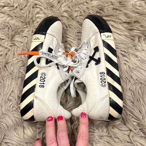 Off-White Canvas Sneakers size 37 (7)